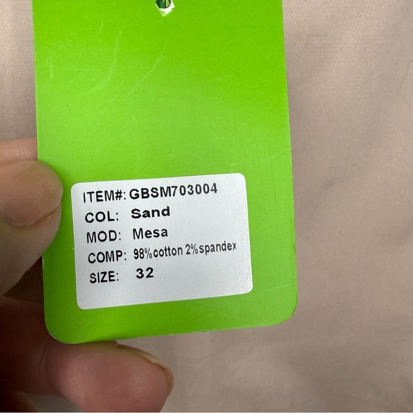 Betenly Men’s Tan Flat Front Shorts with Classic Style Size 32 Waist NWT - Picture 3 of 7